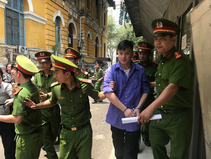 Việt kiều Canada gây án mạng trước quán bar lãnh 9 năm tù - Ảnh 2.