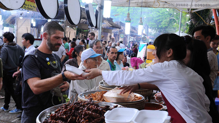 Giữ mình để khách du lịch quay lại - Ảnh 1.