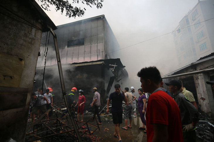 Cháy lớn tại chợ Quang ở xã Thanh Liệt, Hà Nội - Ảnh 4.