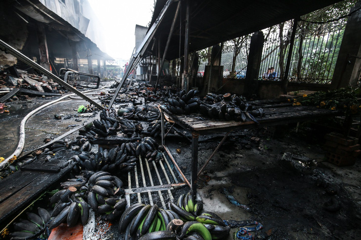 Cảnh tan hoang sau vụ cháy chợ Quang - Ảnh 5.