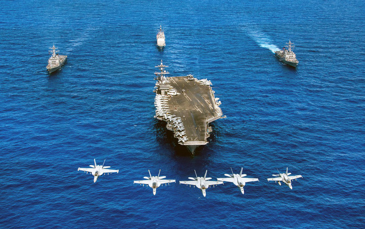 Siêu hàng không mẫu hạm USS Carl Vinson làm gì tại Đà Nẵng? - Ảnh 1.