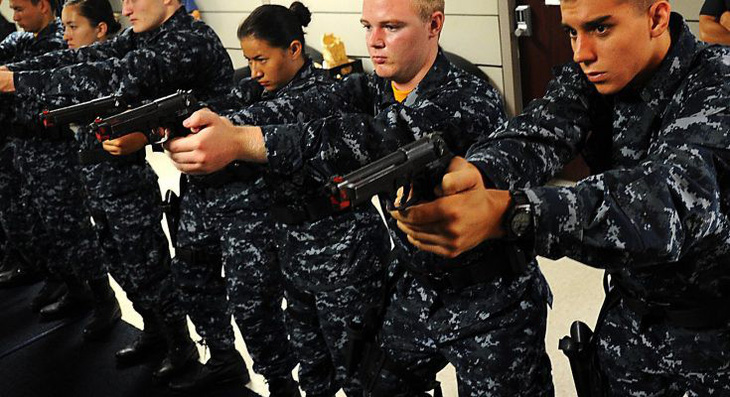Lính hải quân Mỹ rèn luyện như siêu nhân - Ảnh 1.