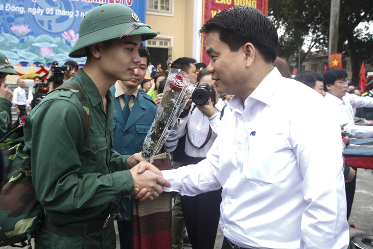 Thủ đô Hà Nội tiễn 3.500 thanh niên lên đường nhập ngũ - Ảnh 2.