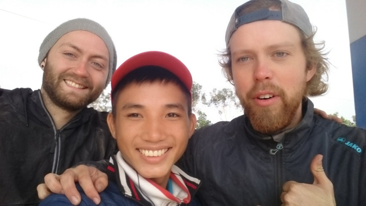Gác việc học một năm để đi bộ xuyên Việt - Ảnh 3.