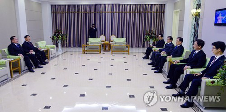 Ông Kim Jong Un ăn tối với trùm an ninh Hàn Quốc - Ảnh 1.
