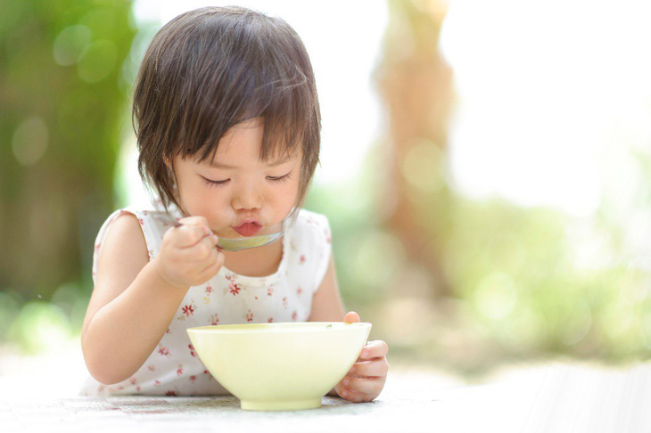 Dinh dưỡng phù hợp giúp trẻ phát triển toàn diện - Ảnh 1.
