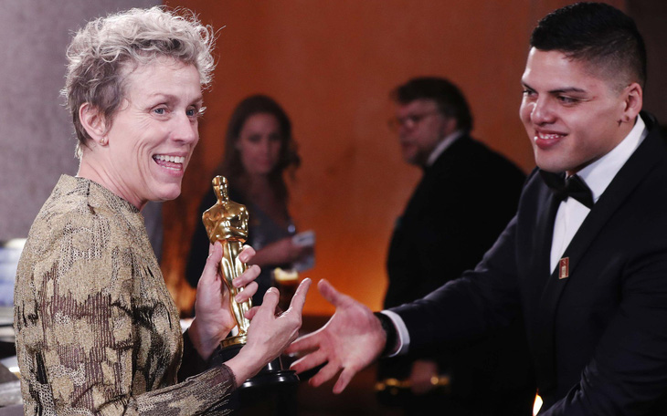 Vừa nhận giải Oscar đã bị trộm tượng vàng