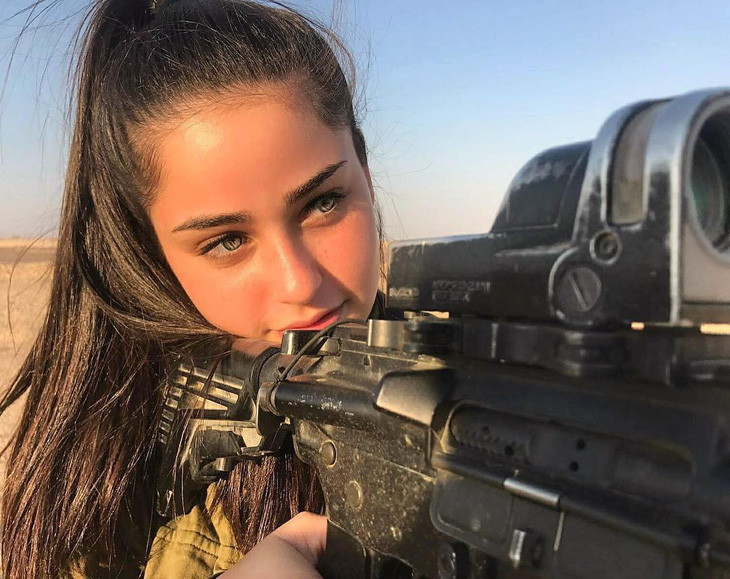 Tranh luận dữ dội tại Israel vì các nữ binh sĩ... quá đẹp - Ảnh 12.