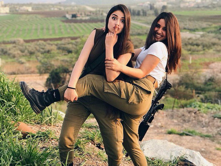 Tranh luận dữ dội tại Israel vì các nữ binh sĩ... quá đẹp - Ảnh 1.