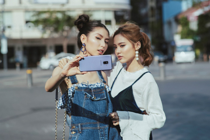 Bí quyết selfie đẹp như siêu mẫu Thùy Dương - Ảnh 5.