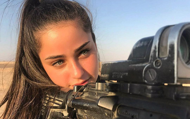 Tranh luận dữ dội tại Israel vì các nữ binh sĩ... quá đẹp
