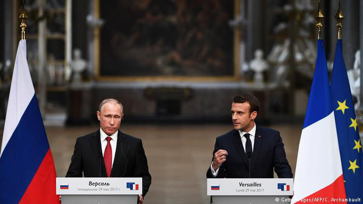 Tổng thống Pháp nói tin giả đang đe dọa nền dân chủ - Ảnh 1.