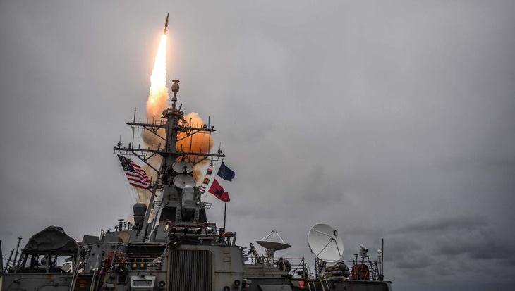 Mỹ điều tàu khu trục mang tên lửa áp sát Syria - Ảnh 1.