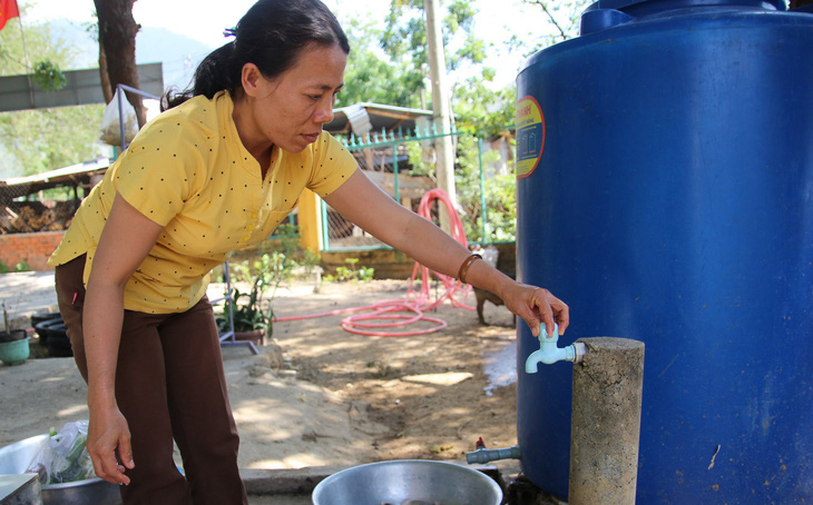 Hạn gay gắt, dân Ninh Thuận gặp khó vì thiếu nước sinh hoạt - Ảnh 2.