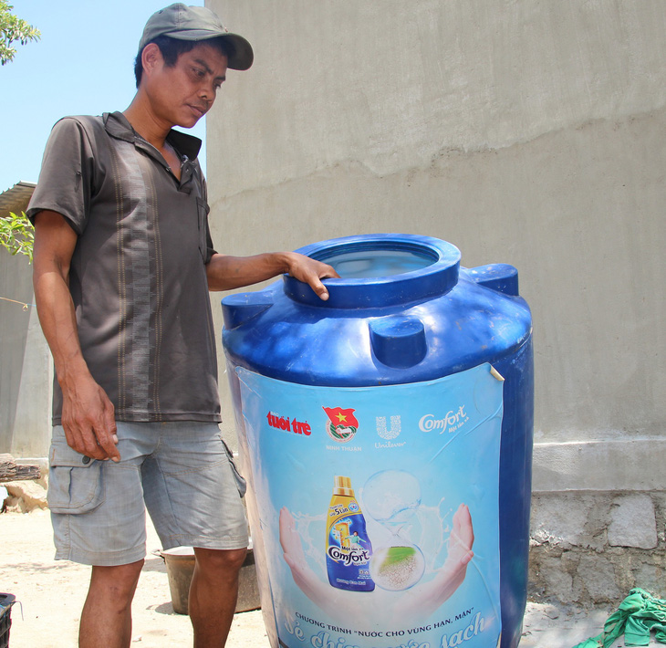 Hạn gay gắt, dân Ninh Thuận gặp khó vì thiếu nước sinh hoạt - Ảnh 3.
