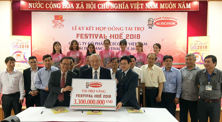 Acecook Việt Nam ký kết hợp đồng tài trợ Festival Huế 2018 - Ảnh 1.