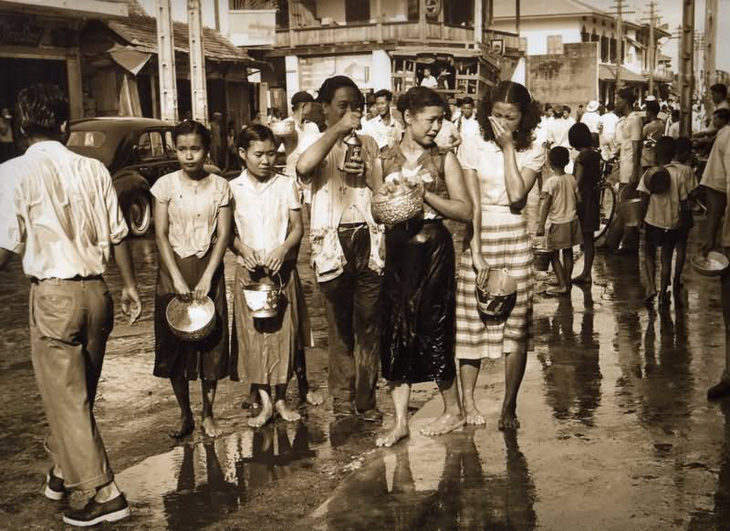 Người Thái ăn tết té nước Song Kran thuở còn toàn đi xe đạp - Ảnh 3.
