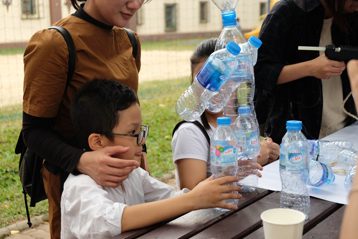 Giới trẻ Hà Nội hưởng ứng chiến dịch loại bỏ rác thải nhựa - Ảnh 3.