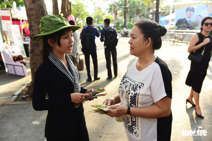 Người dân TP.HCM săn tour giảm giá - Ảnh 3.