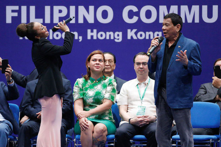 Tổng thống Philippines Duterte hát tình ca ở Hong Kong - Ảnh 2.