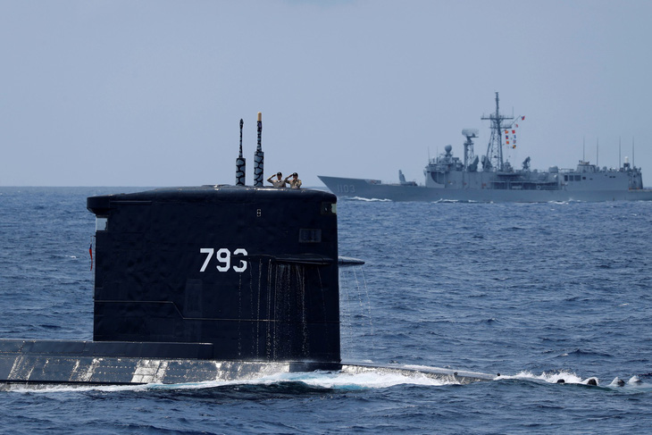 Đài Loan kéo tàu ngầm ra biển tập trận thách thức Trung Quốc - Ảnh 5.