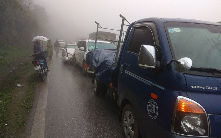 Hơn chục ôtô tai nạn liên hoàn trên quốc lộ 6 do sương mù
