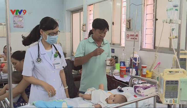 TP.HCM: Trẻ nhập viện do các bệnh mùa nắng nóng gia tăng - Ảnh 1.