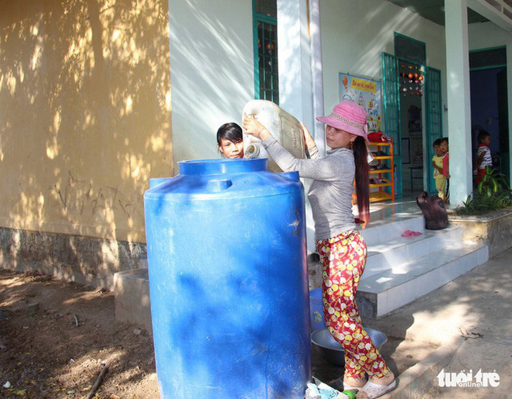Ninh Thuận xin trung ương hỗ trợ 6 xe bồn chở nước cho dân vùng hạn - Ảnh 1.