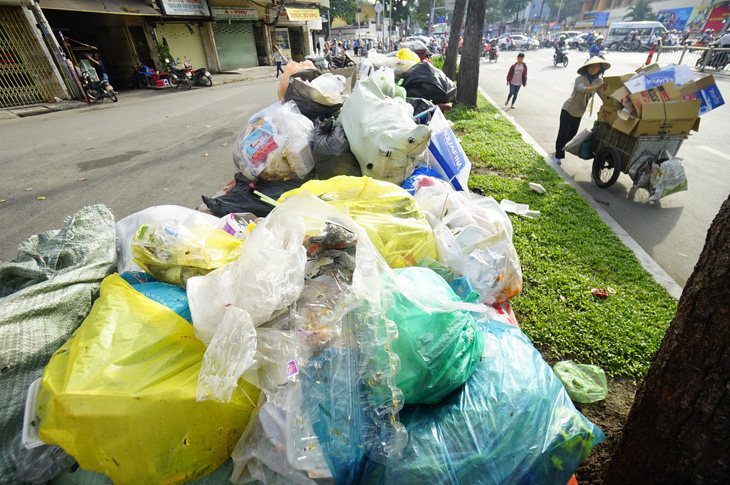 Người Việt thải gần 18.000 tấn rác thải nhựa mỗi ngày - Ảnh 1.