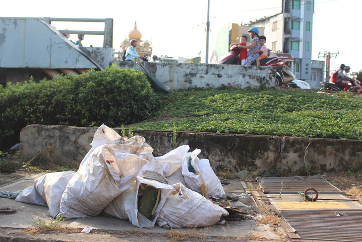 Sài Gòn ra đường là gặp rác thải - Ảnh 9.