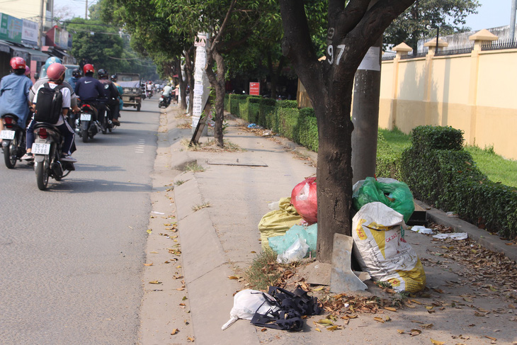 Sài Gòn ra đường là gặp rác thải - Ảnh 6.