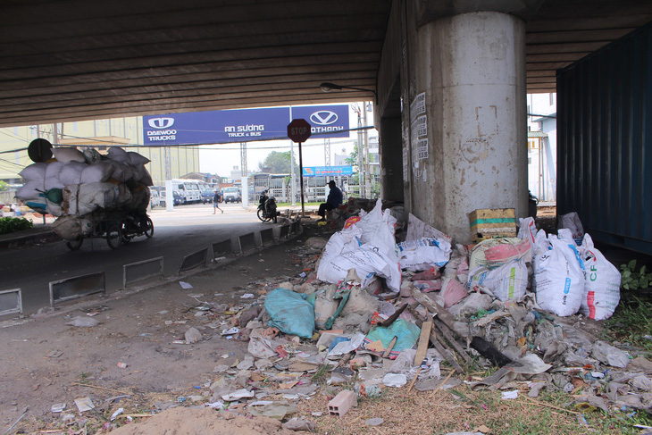 Sài Gòn ra đường là gặp rác thải - Ảnh 10.