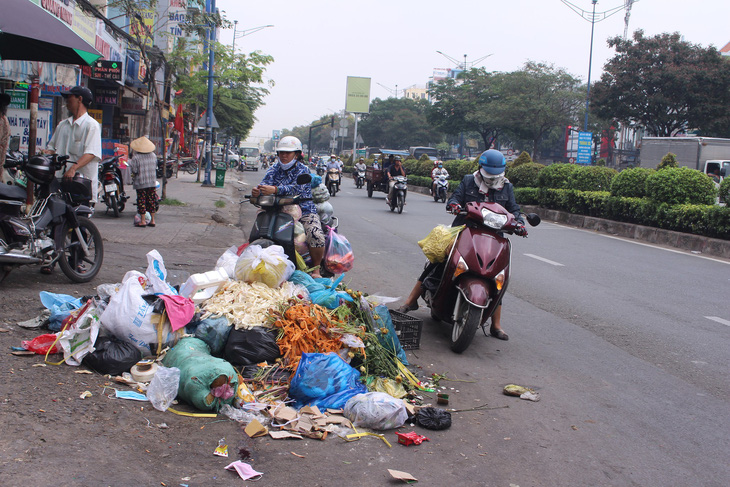 Sài Gòn ra đường là gặp rác thải - Ảnh 3.