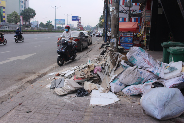 Sài Gòn ra đường là gặp rác thải - Ảnh 4.