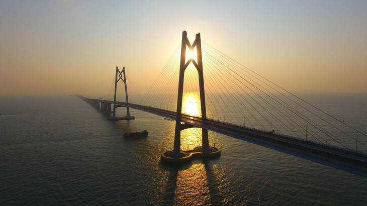 Choáng với cây cầu vượt biển dài nhất thế giới  - Ảnh 4.