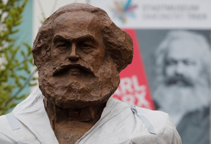 Cháy hàng đồng euro kỷ niệm 200 năm ngày sinh Karl Marx - Ảnh 2.