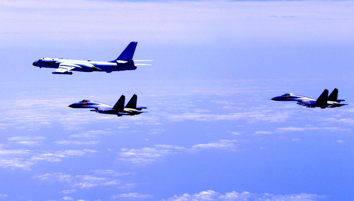 Tàu sân bay Trung Quốc tập trận dằn mặt Đài Loan - Ảnh 3.