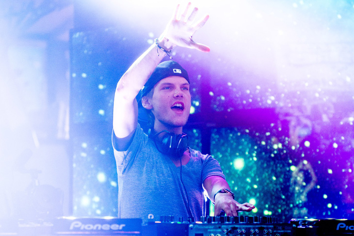 28 tuổi DJ Avicii mất đột ngột, fan đau xót nghe lại nhạc của anh - Ảnh 1.