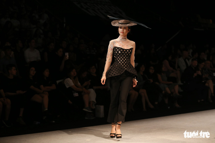 Đại sứ Ý làm người mẫu trình diễn thời trang Ý ở Sài Gòn - Ảnh 13.