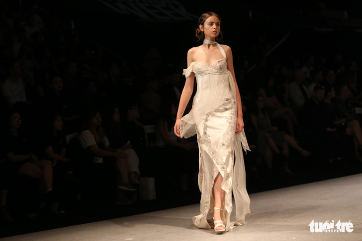 Đại sứ Ý làm người mẫu trình diễn thời trang Ý ở Sài Gòn - Ảnh 18.