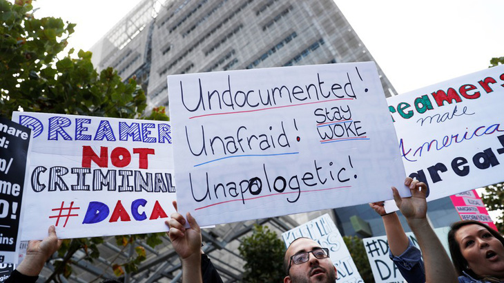Thẩm phán Mỹ yêu cầu khôi phục chương trình DACA về nhập cư - Ảnh 1.