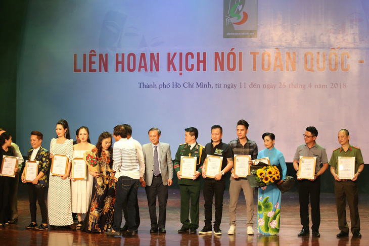 Liên hoan kịch để nghệ sĩ có huy chương xét tặng danh hiệu? - Ảnh 8.