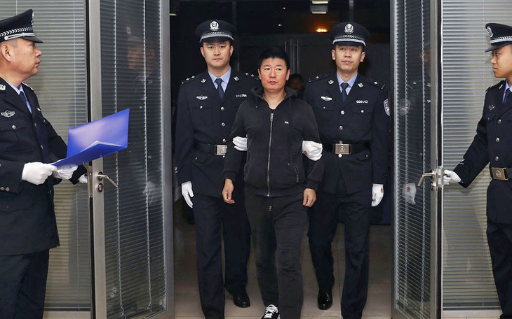 Quan tham Trung Quốc trốn ra nước ngoài sẽ bị xét xử vắng mặt