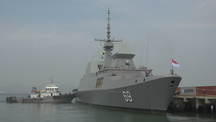 Khu trục hạm Hải quân Singapore cập cảng Tiên Sa - Ảnh 2.