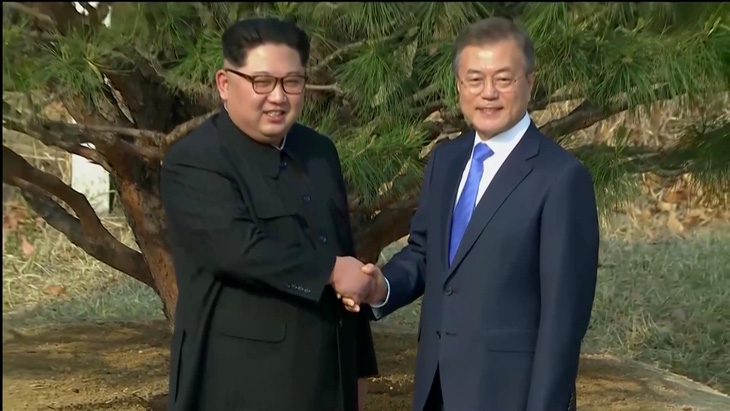 Ông Kim Jong Un tặng món quà gì cho Tổng thống Moon? - Ảnh 1.
