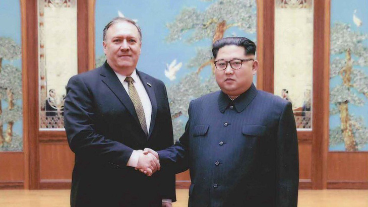 Vì sao Nhà Trắng công bố hình ảnh trùm CIA gặp ông Kim Jong Un? - Ảnh 1.