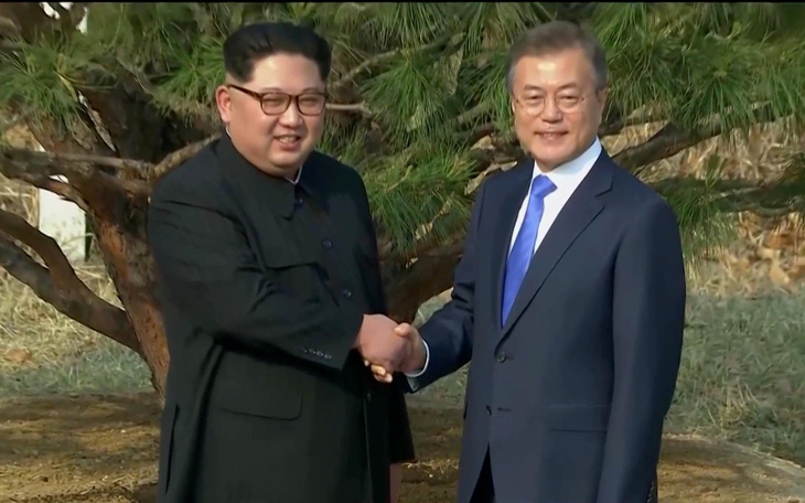 Ông Kim Jong Un tặng món quà gì cho Tổng thống Moon?