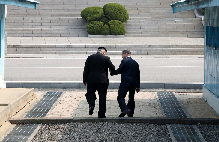 Chờ cú bắt tay Trump - Kim ở DMZ - Ảnh 3.