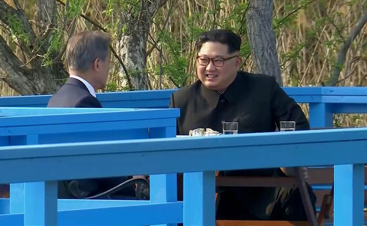 Ông Kim Jong Un dùng ngôn ngữ gì tại thượng đỉnh liên Triều? - Ảnh 1.