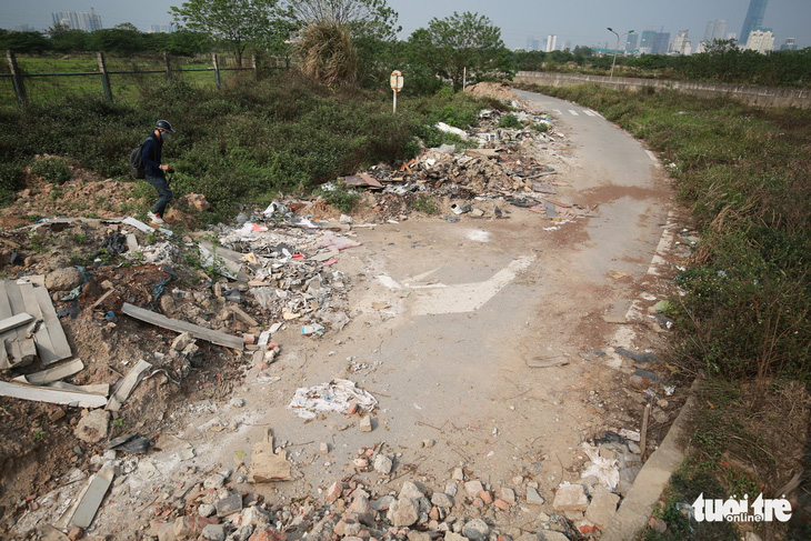 Phế thải xây dựng bủa vây đại lộ hiện đại nhất Việt Nam - Ảnh 5.
